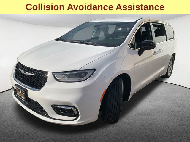 Used 2025 Chrysler Pacifica Select image 5