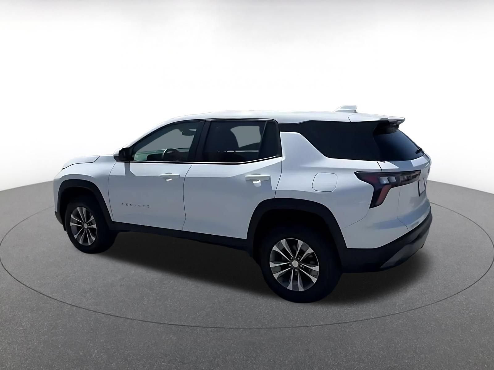 Used 2025 Chevrolet Equinox LT FWD image 9