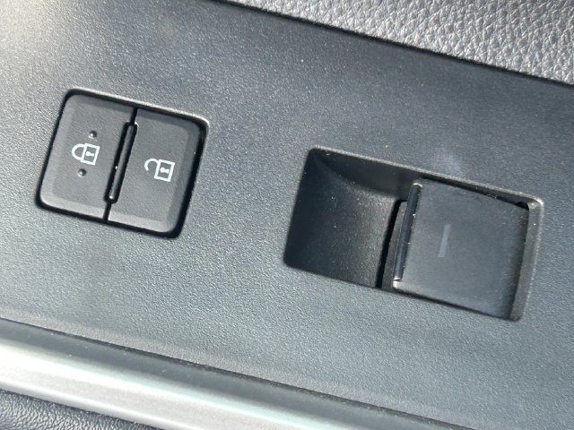 Used 2024 Toyota Highlander XLE FWD image 41
