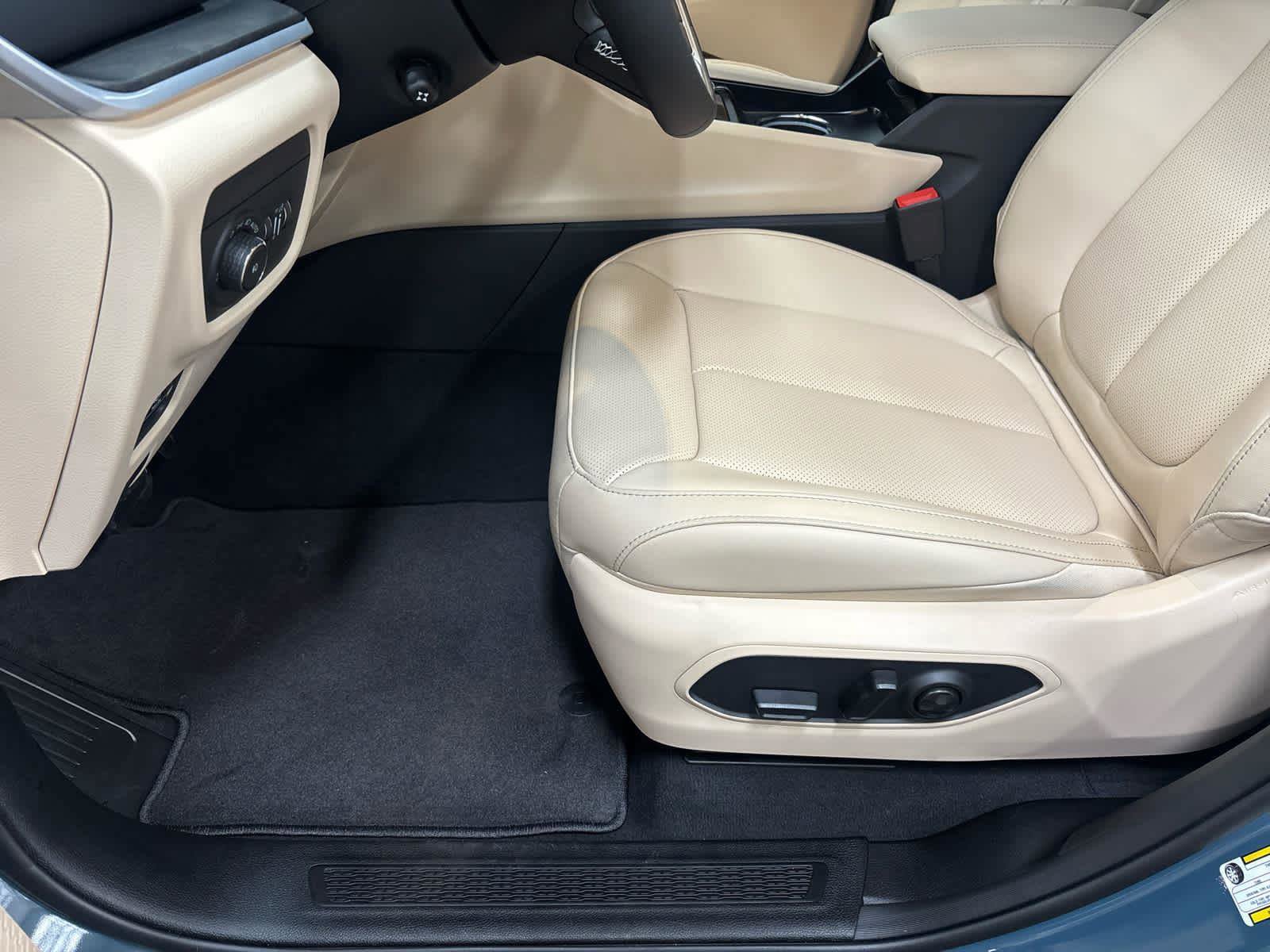 New 2026 Jeep Grand Cherokee L Limited w/ Luxury Tech Group II image 38