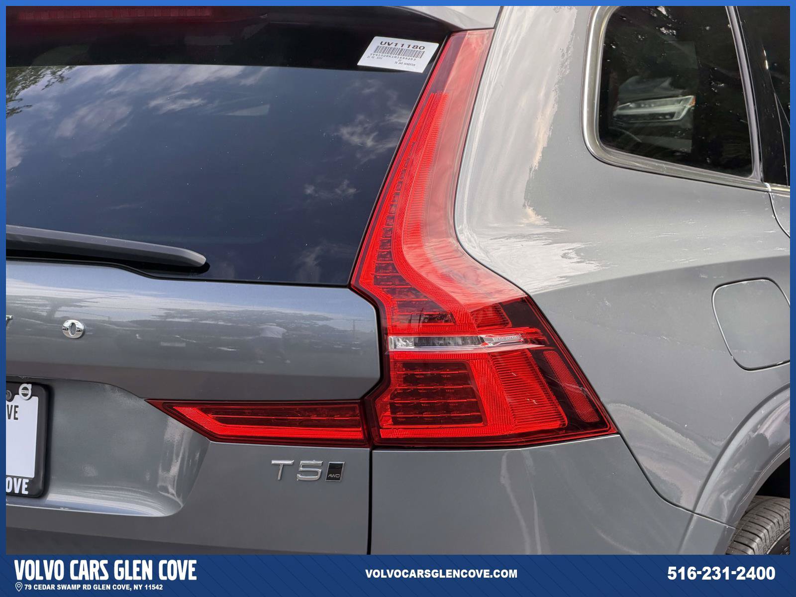 Used 2021 Volvo XC60 T5 Momentum AWD/4WD image 11