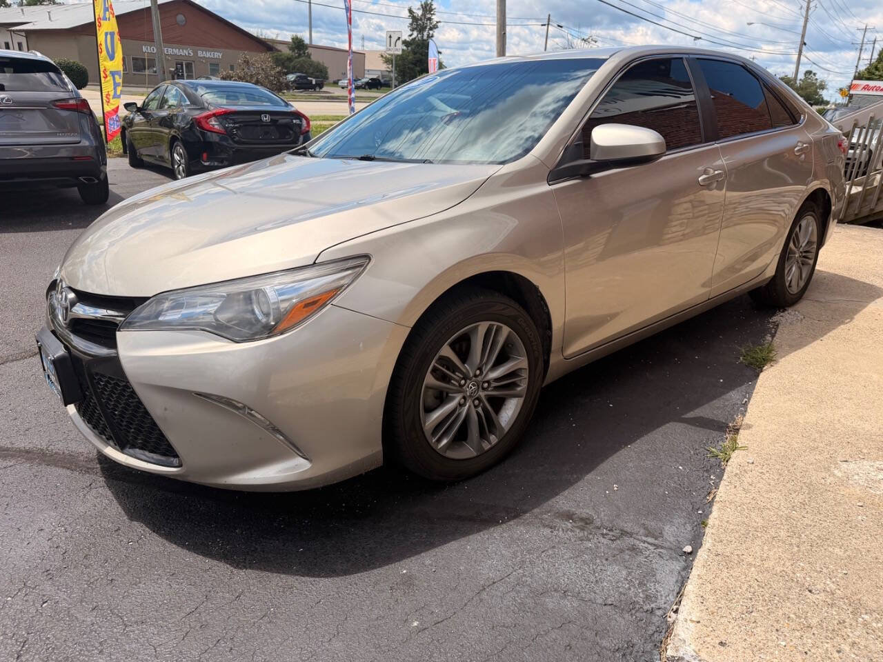 Used 2017 Toyota Camry SE FWD image 4