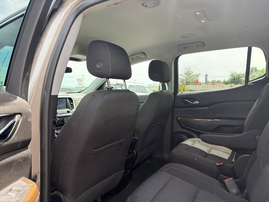 Used 2023 GMC Acadia SLE w/ Driver Convenience Package FWD image 16
