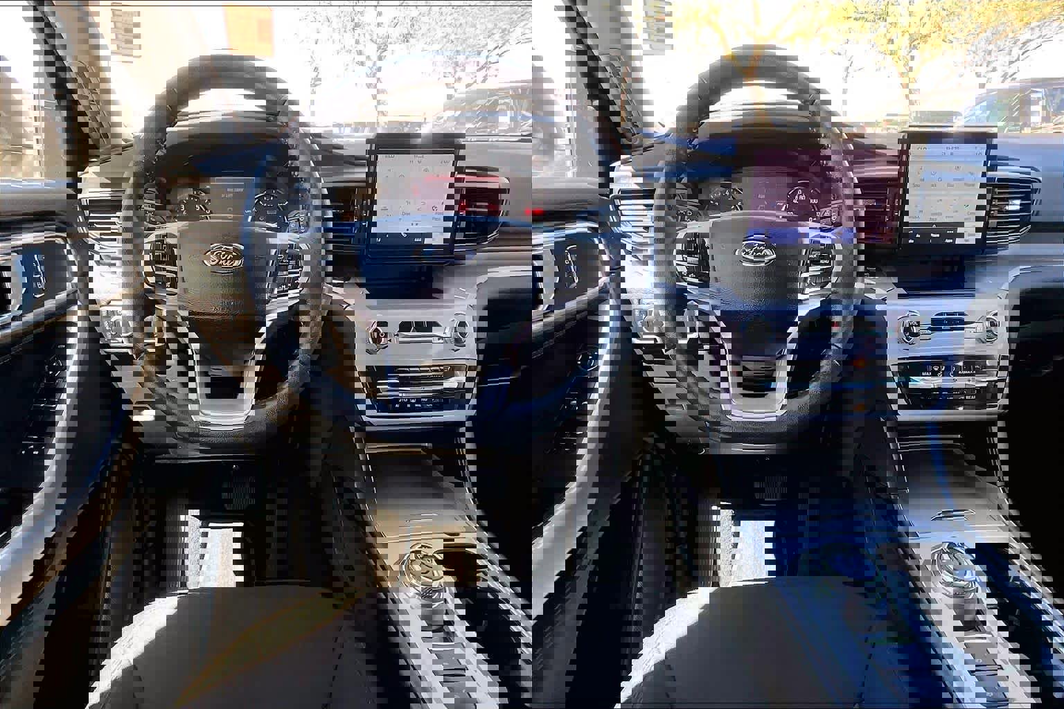 Used 2023 Ford Explorer XLT image 6