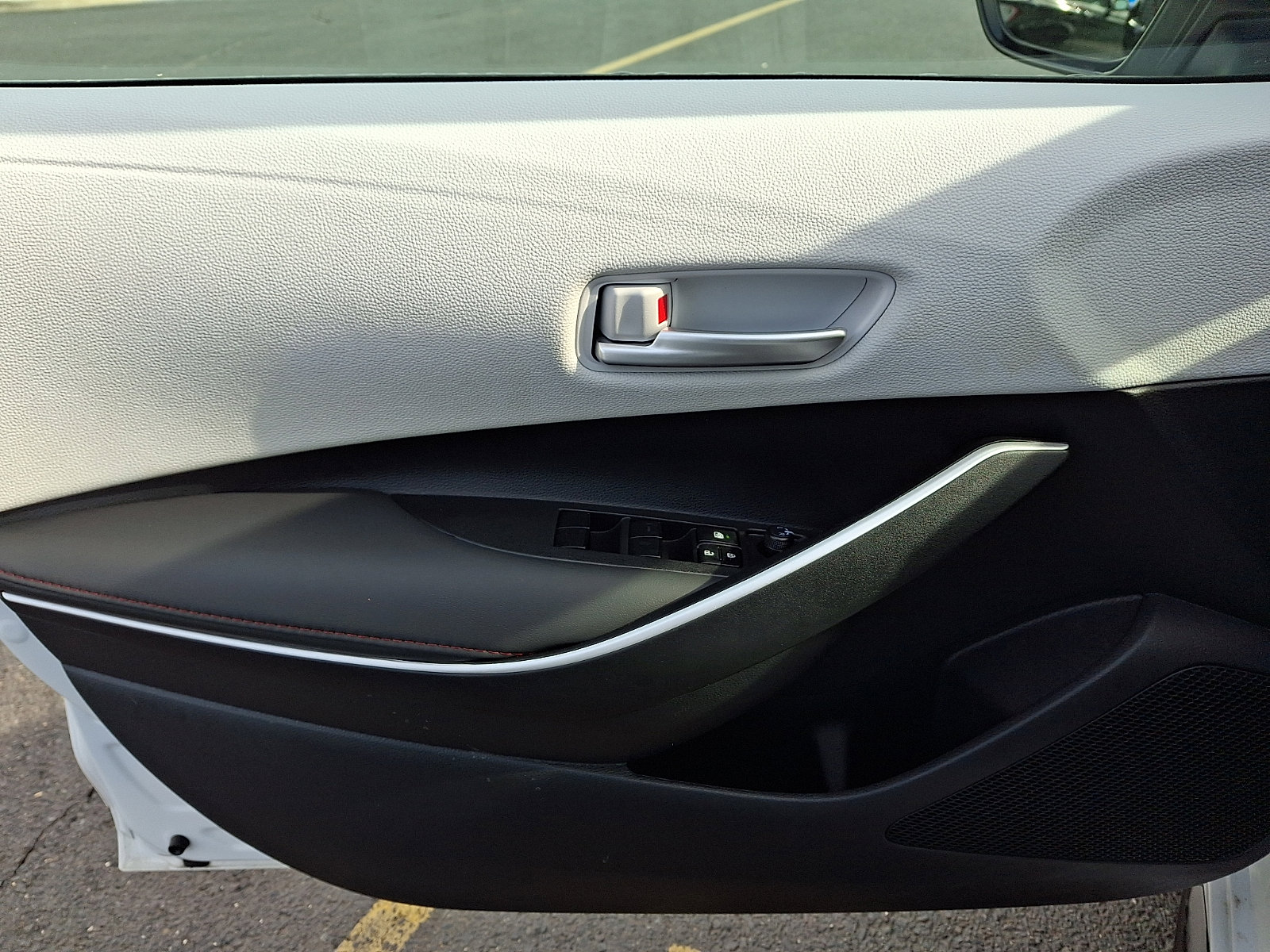 Used 2025 Toyota Corolla SE w/ Convenience Package image 12