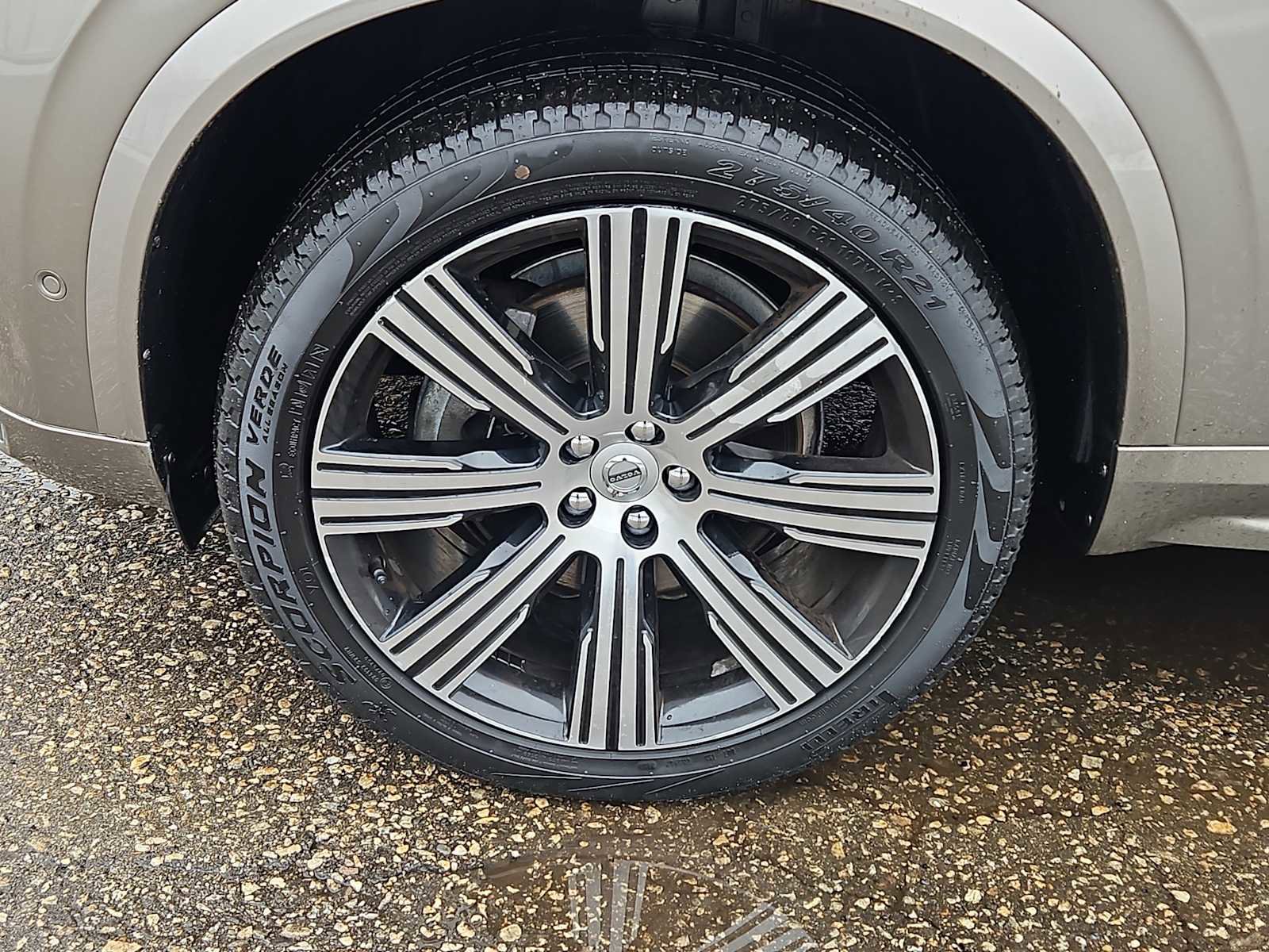 Used 2021 Volvo XC90 T6 Inscription w/ Lounge Package image 2