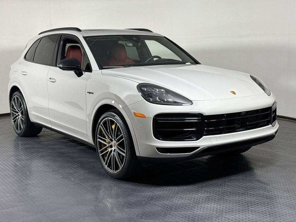 Certified 2023 Porsche Cayenne Turbo S AWD/4WD image 9