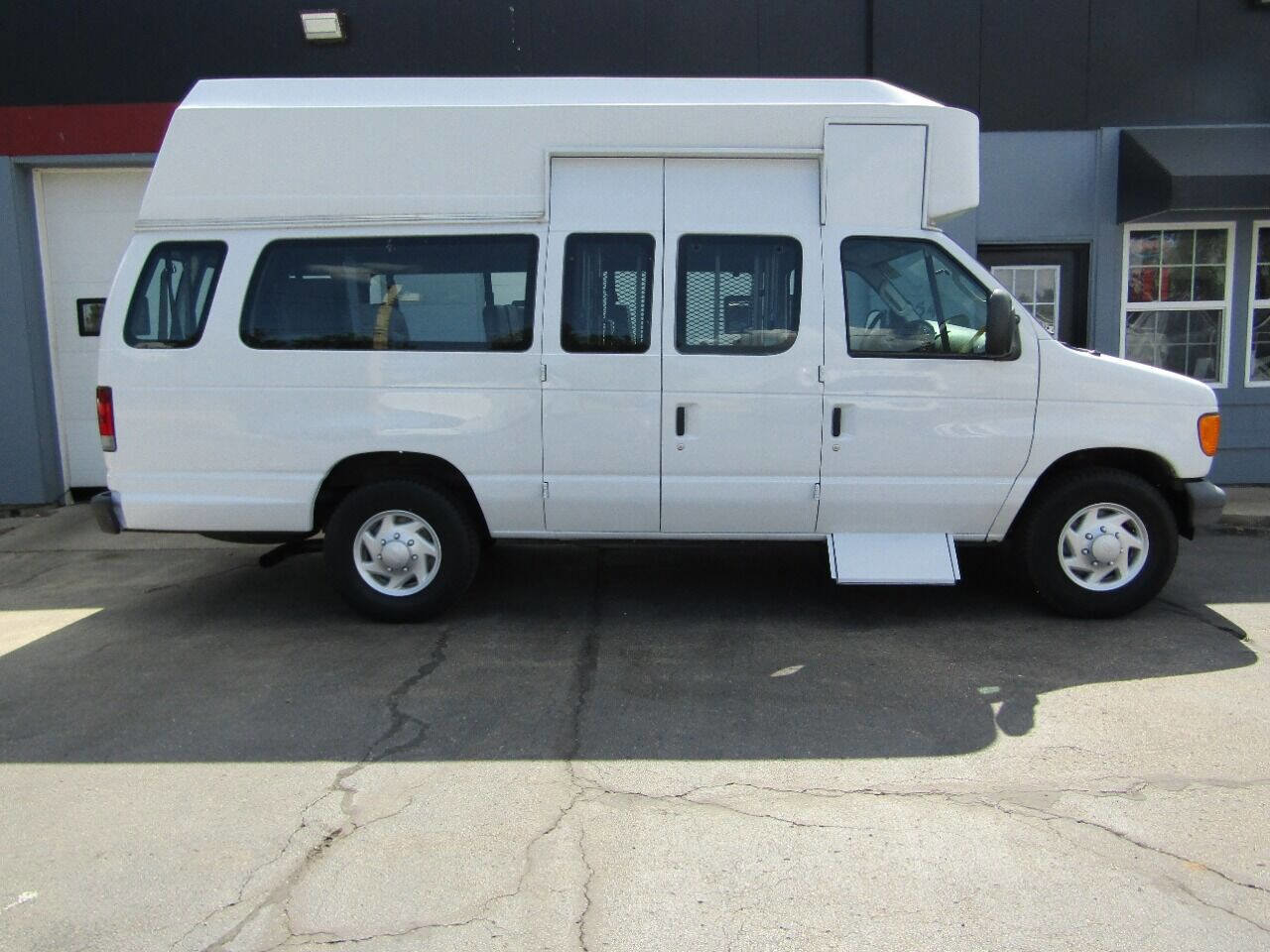 Used 2007 Ford E-350 and Econoline 350 Extended Super Duty image 1