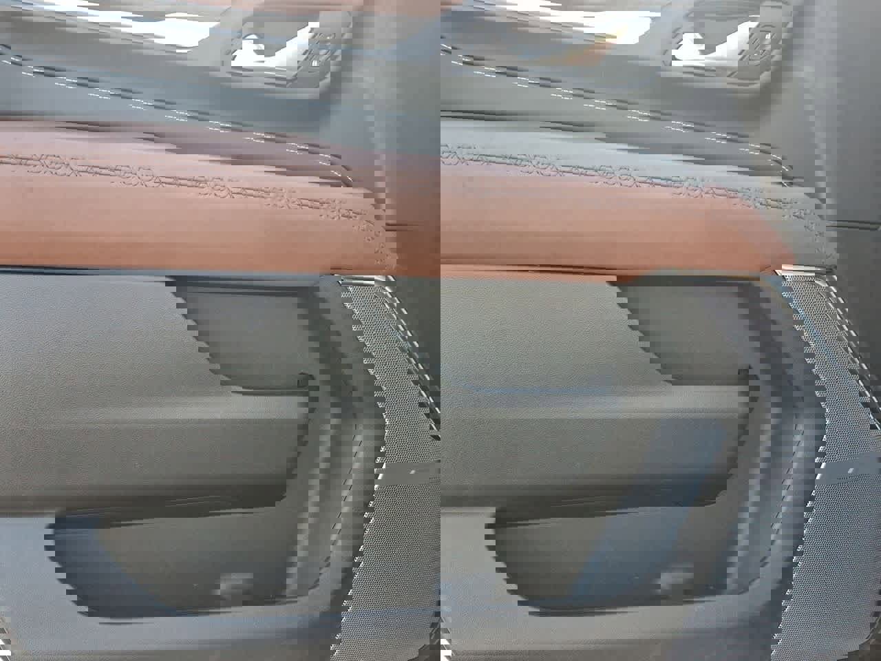 Used 2024 GMC Yukon Denali Ultimate image 16