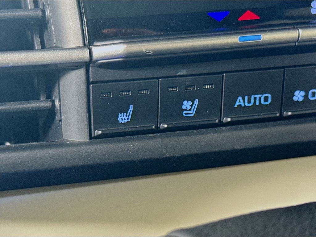 Used 2021 Toyota Sienna Limited image 20