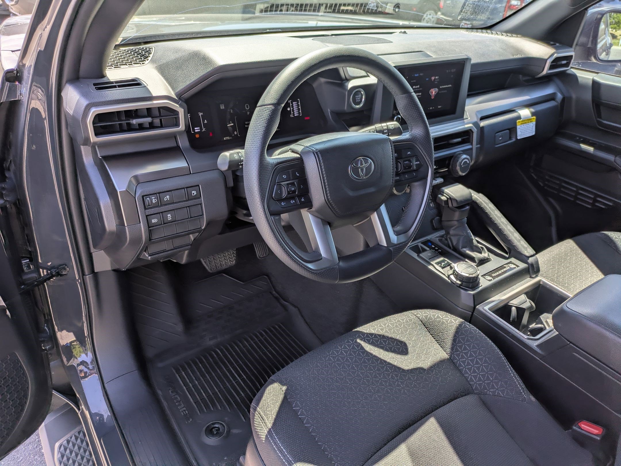 Used 2025 Toyota 4Runner SR5 AWD/4WD image 16