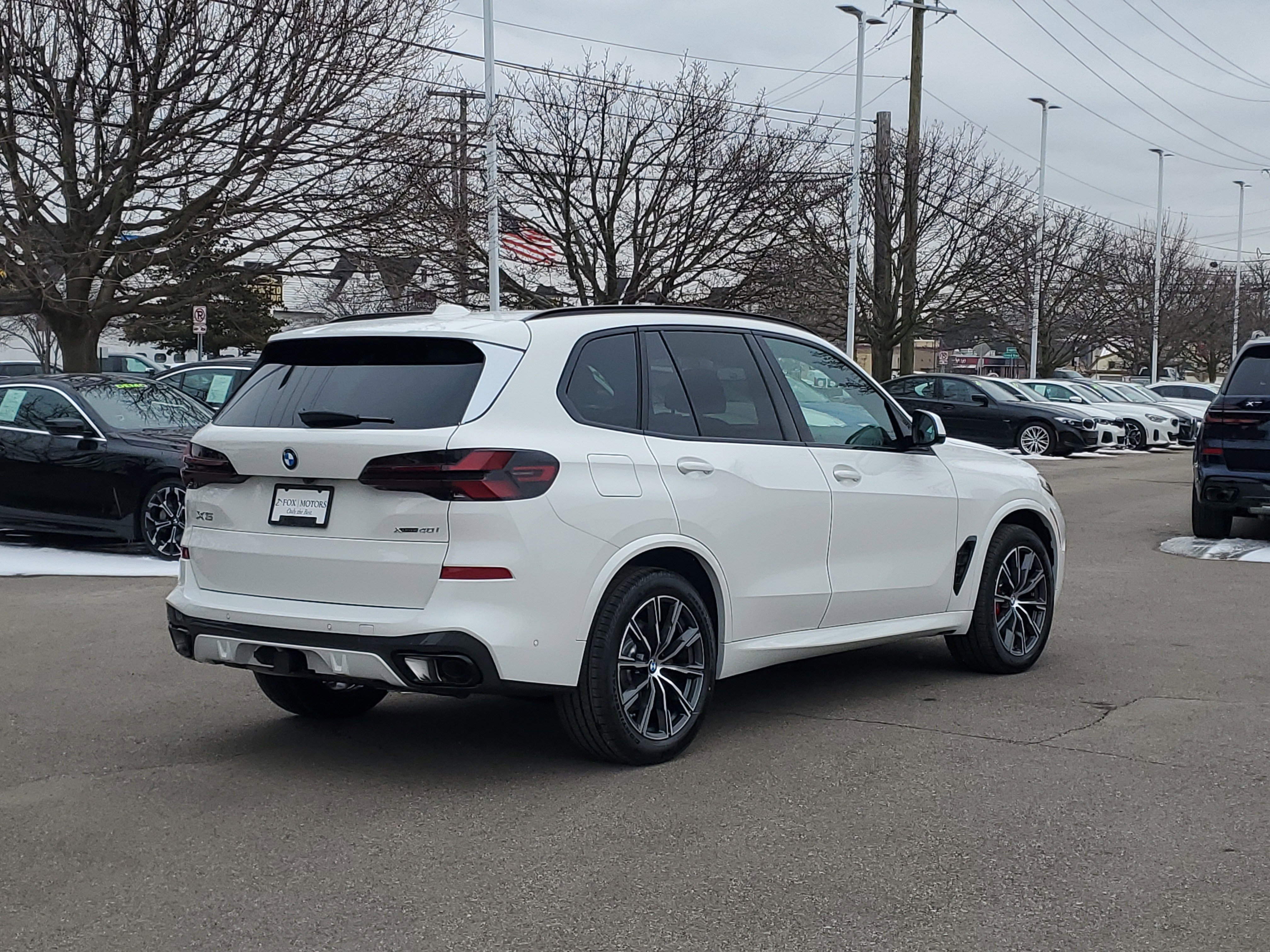 New 2026 BMW X5 xDrive40i w/ M Sport Package AWD/4WD image 3