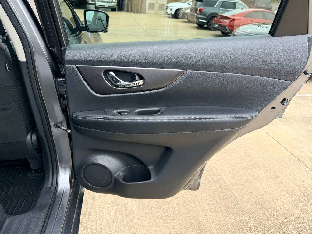 Used 2016 Nissan Rogue SV w/ SV Premium Package FWD image 25