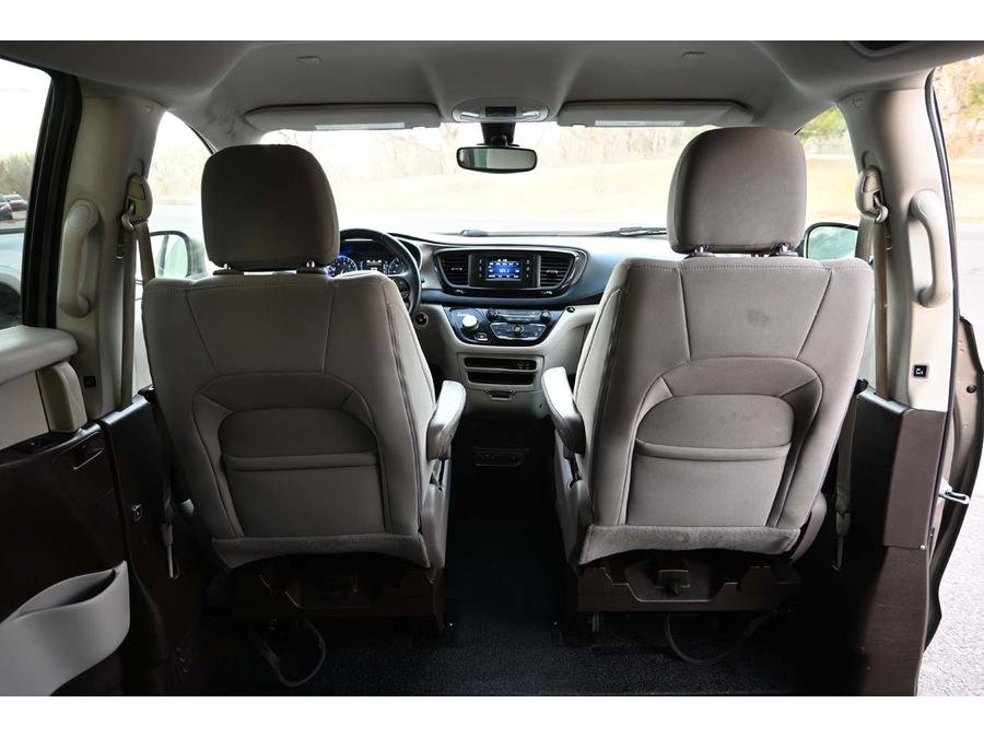 Used 2017 Chrysler Pacifica Touring FWD image 20