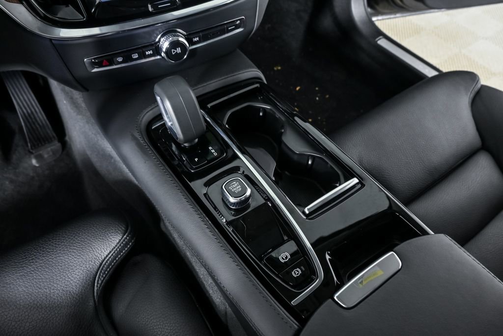 Certified 2025 Volvo S60 T8 Ultra AWD/4WD image 19