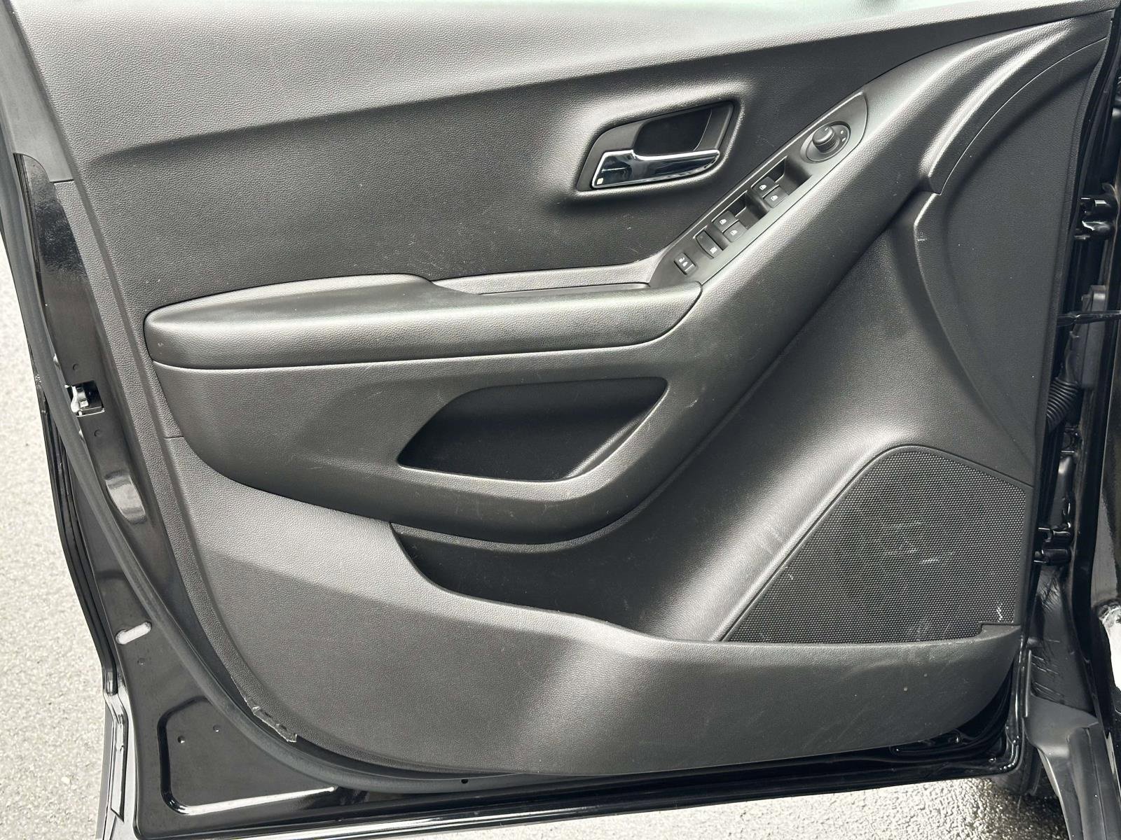 Certified 2022 Chevrolet Trax LT w/ LT Convenience Package image 20