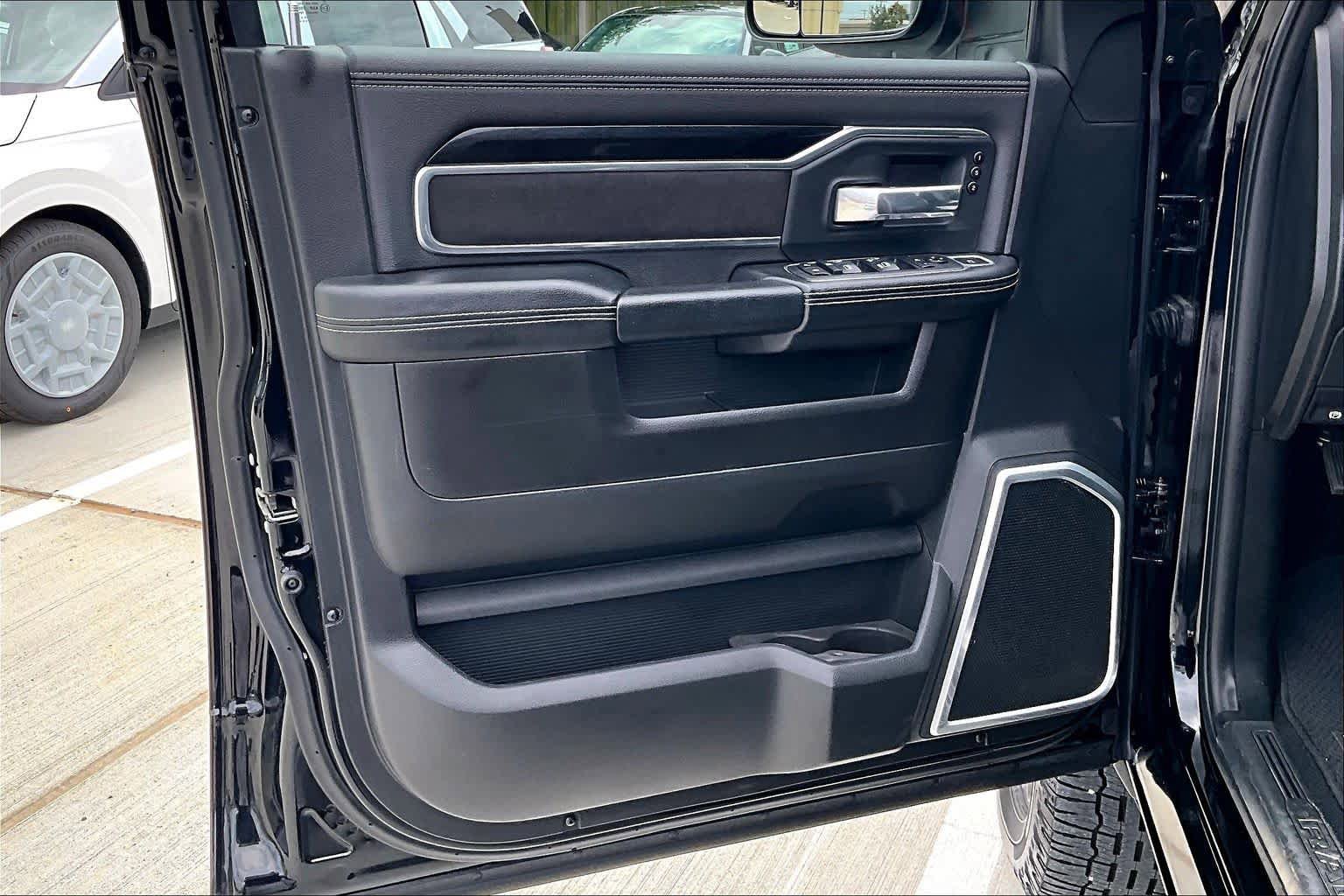 Used 2019 RAM 2500 Laramie w/ Night Edition AWD/4WD image 21