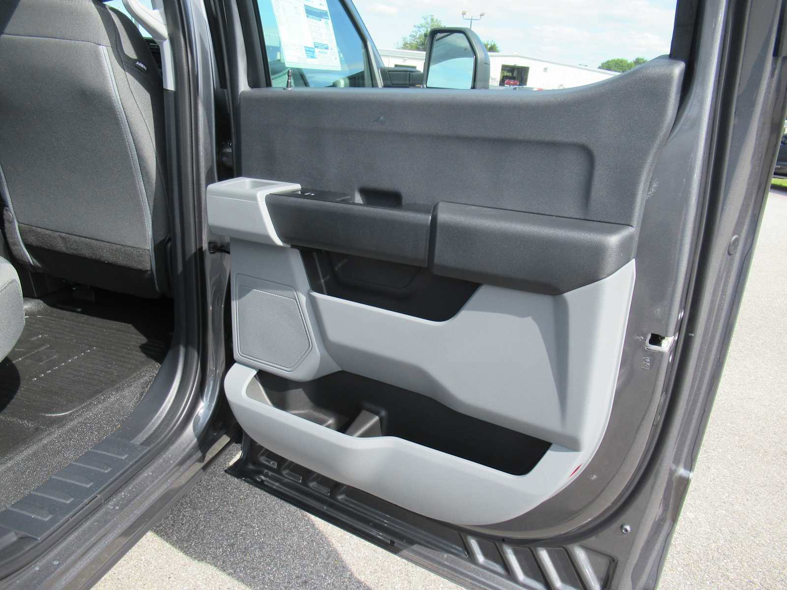 New 2026 Ford F250 XL w/ XL Chrome Package image 15