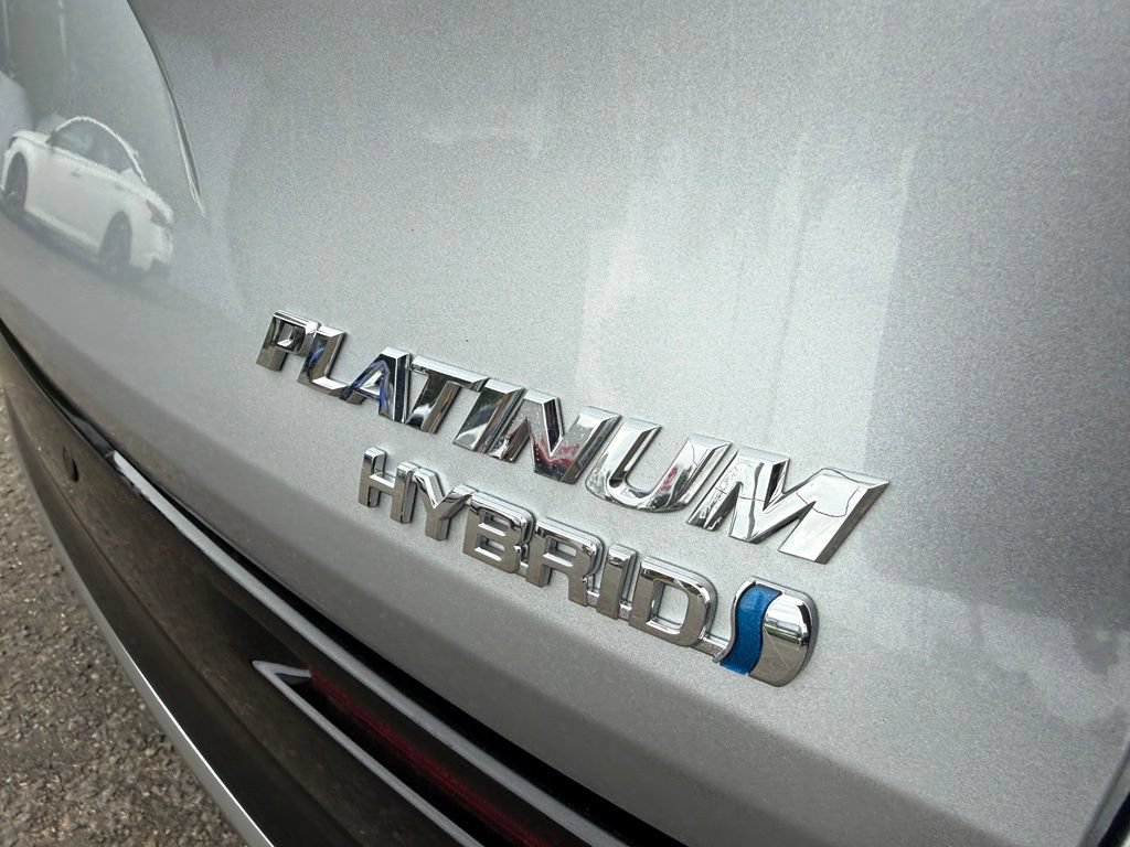 Used 2024 Toyota Sienna Platinum AWD/4WD image 8
