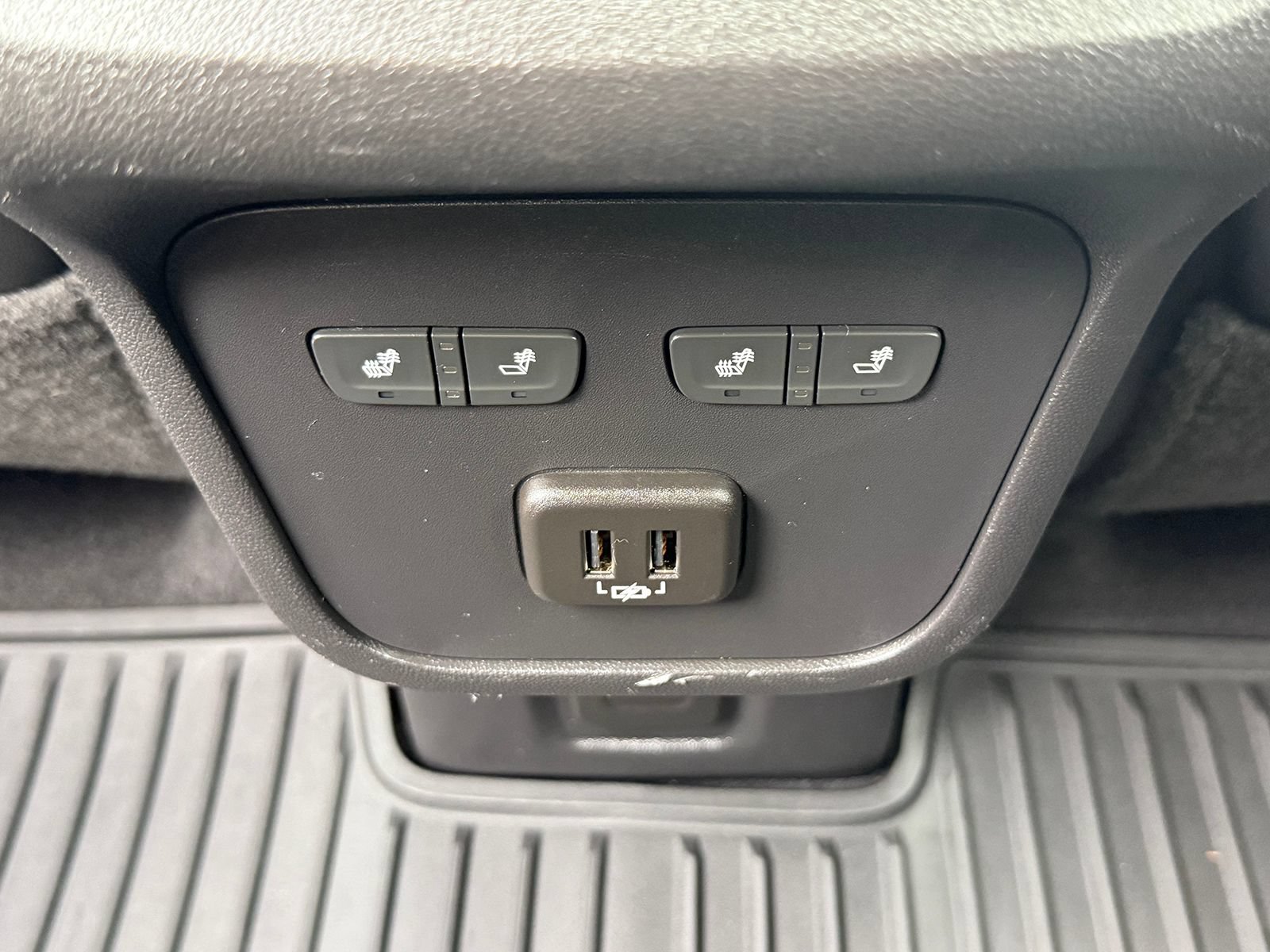 Certified 2020 Chevrolet Equinox Premier AWD/4WD image 24