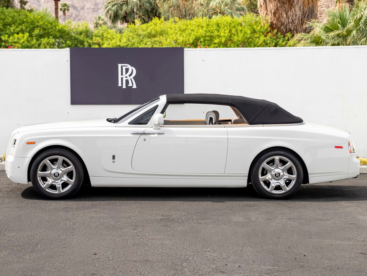 Used 2015 Rolls-Royce Phantom Drophead Coupe image 3