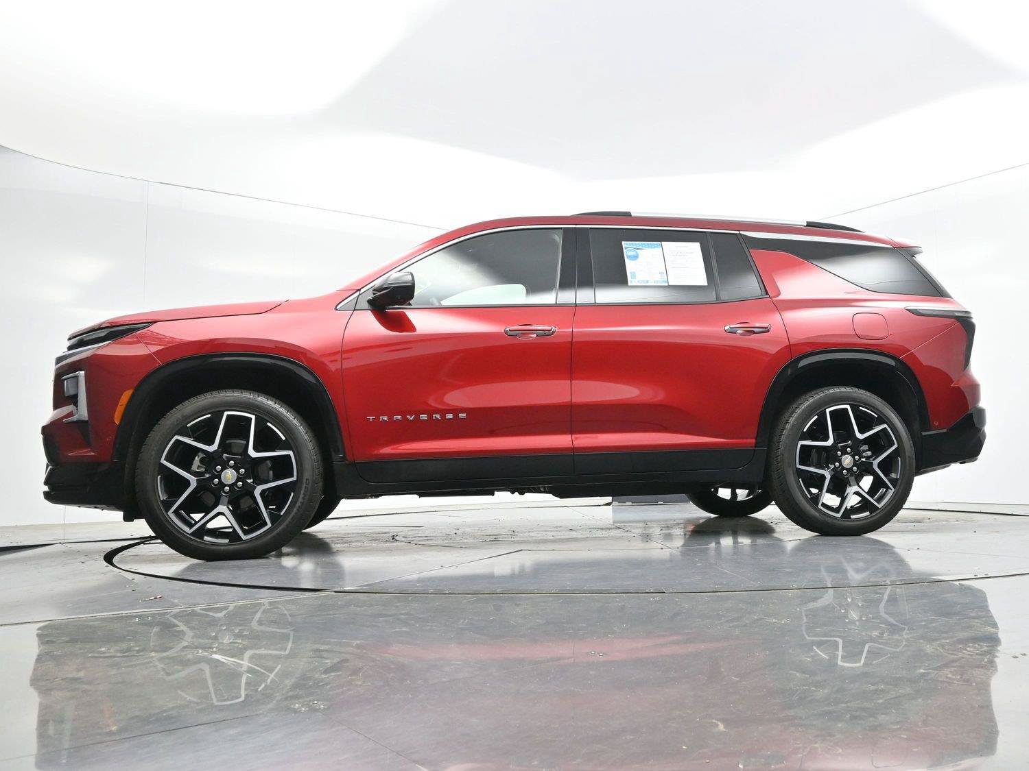 Used 2025 Chevrolet Traverse High Country AWD/4WD image 53