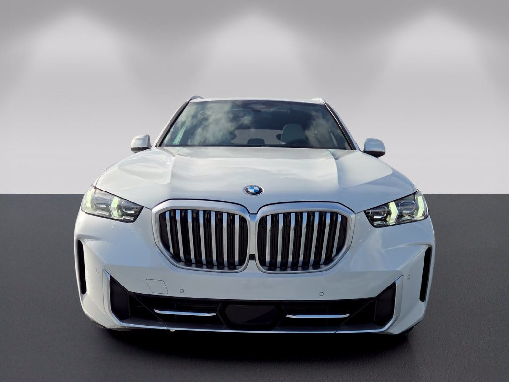 Certified 2024 BMW X5 xDrive40i w/ Premium Package AWD/4WD image 2