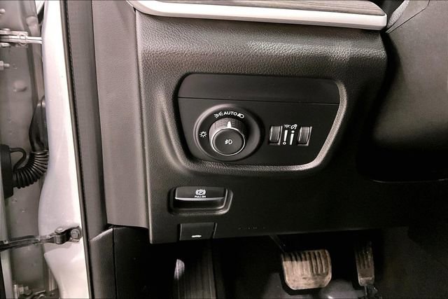 Used 2023 Jeep Grand Cherokee Limited w/ Luxury Tech Group II image 38