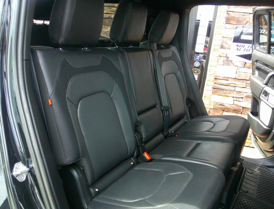 Used 2023 Land Rover Defender 130 X-Dynamic SE AWD/4WD image 53