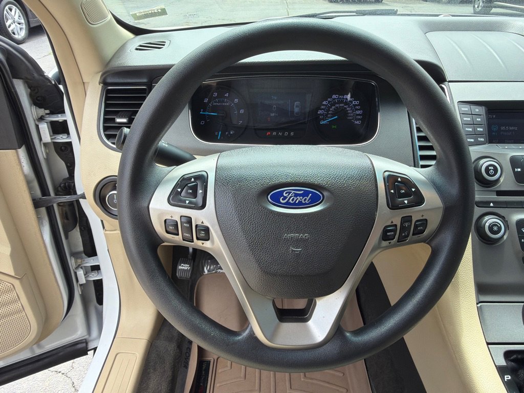 Used 2018 Ford Taurus SE FWD image 10