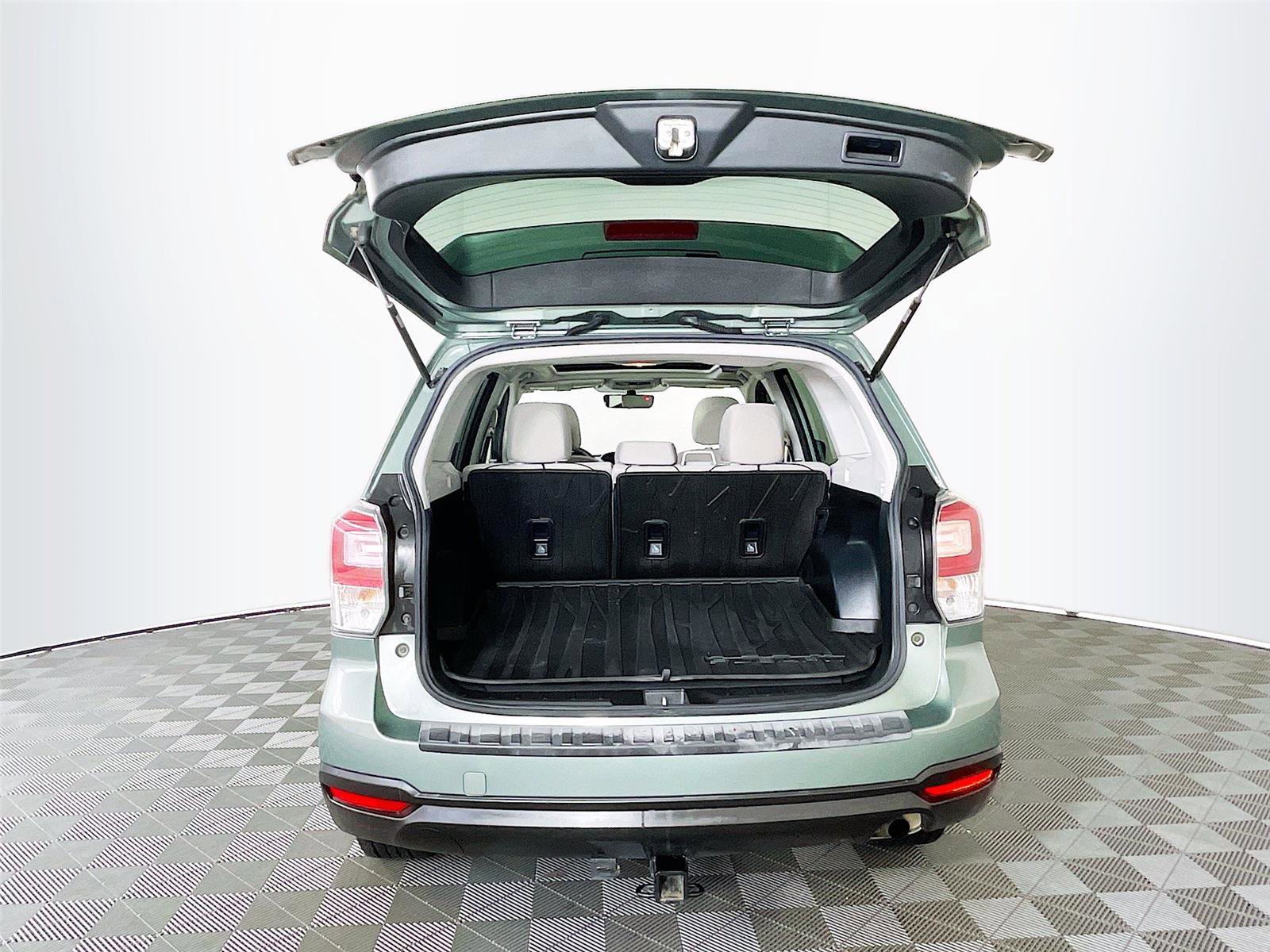 Used 2017 Subaru Forester 2.5i Premium w/ All-Weather Package image 28