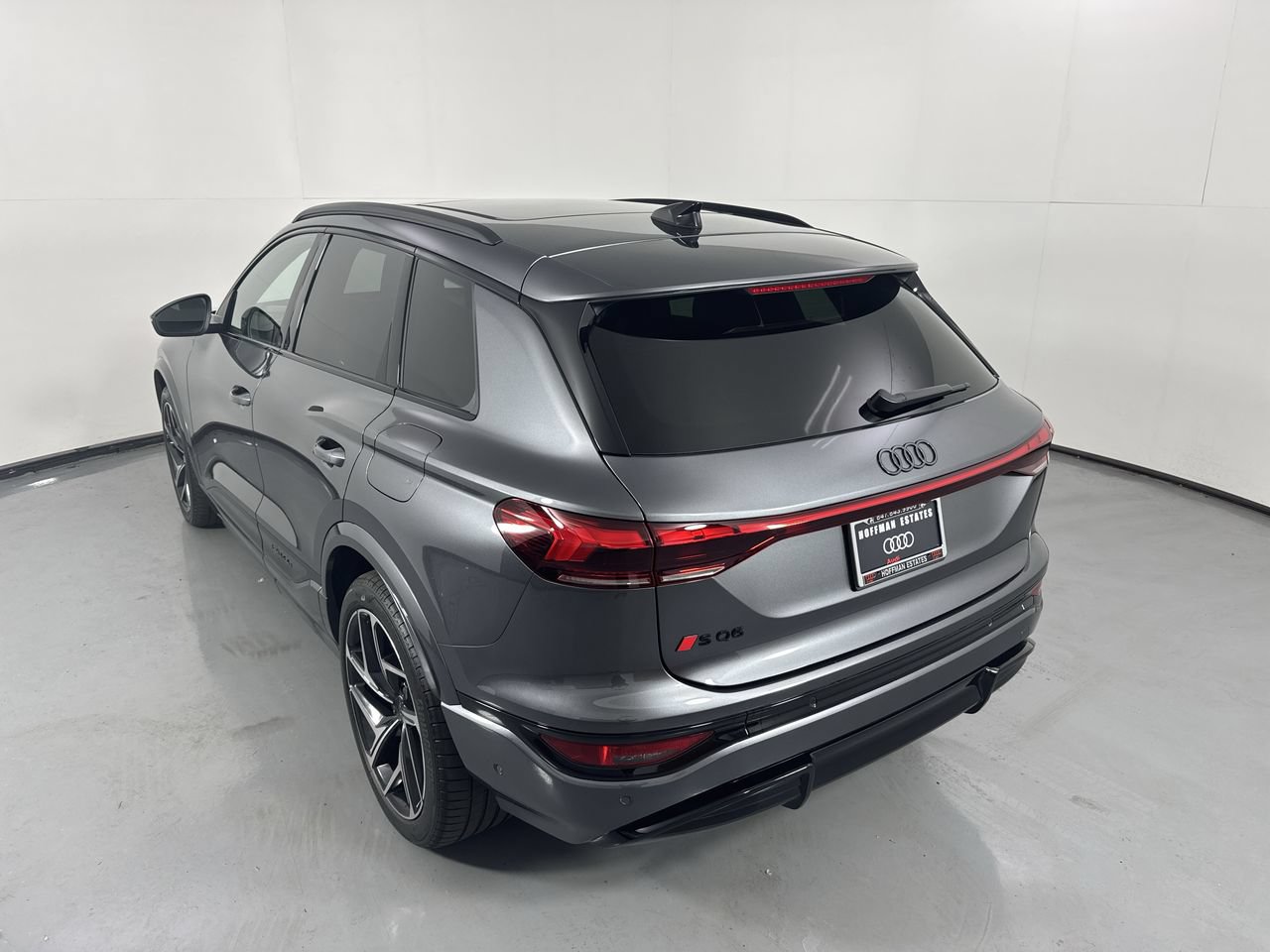 Used 2025 Audi SQ6 e-tron Premium Plus w/ Premium Plus AWD/4WD image 32