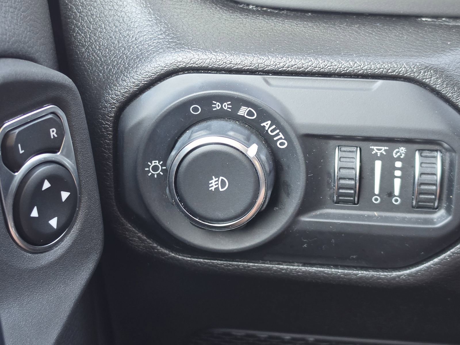 Used 2022 Jeep Wrangler Unlimited Sahara w/ LED Lighting Group image 14