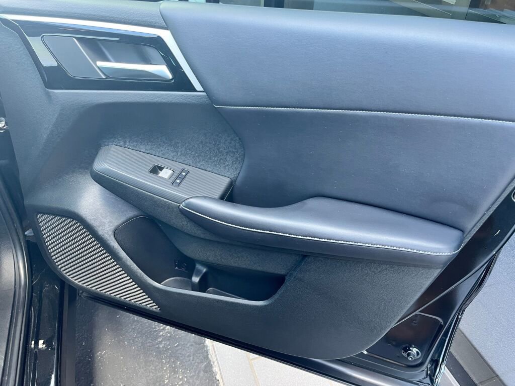 Used 2023 Mitsubishi Outlander SE image 29