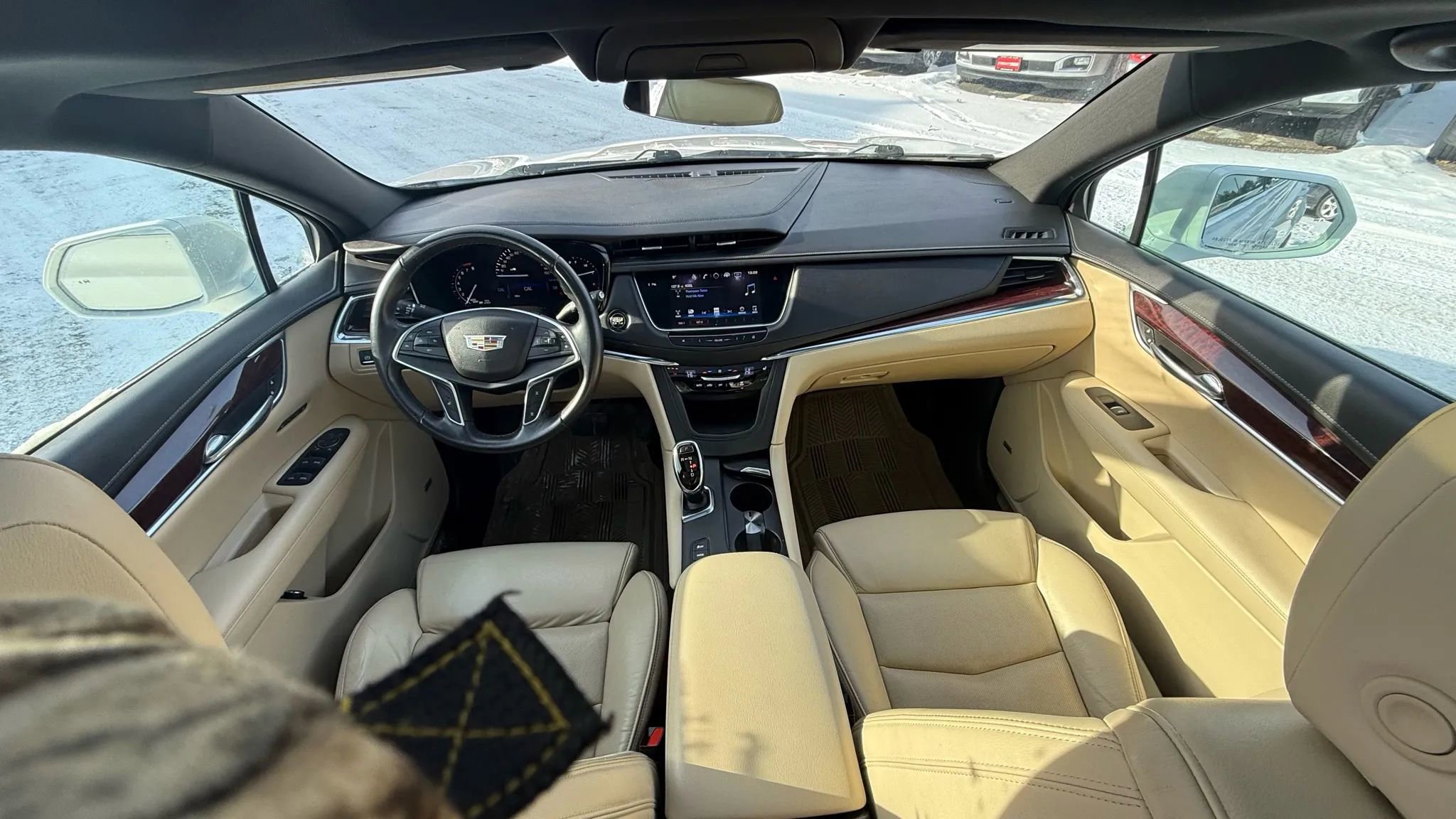 Used 2017 Cadillac XT5 Luxury image 25