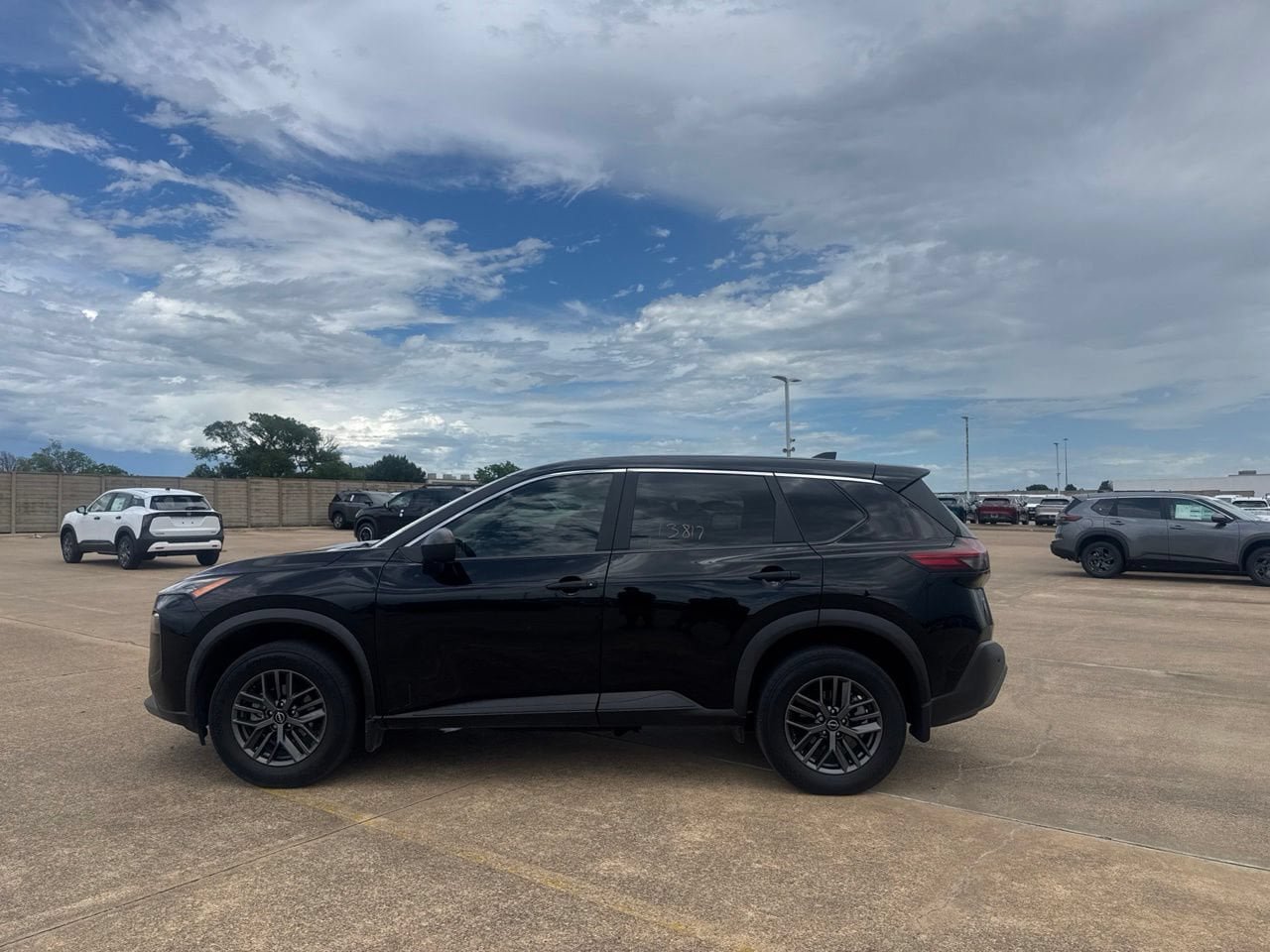 Used 2023 Nissan Rogue S FWD image 13