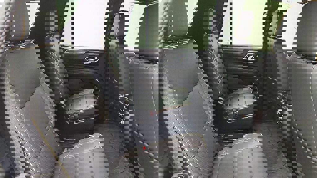 Used 2023 GMC Yukon SLT image 25