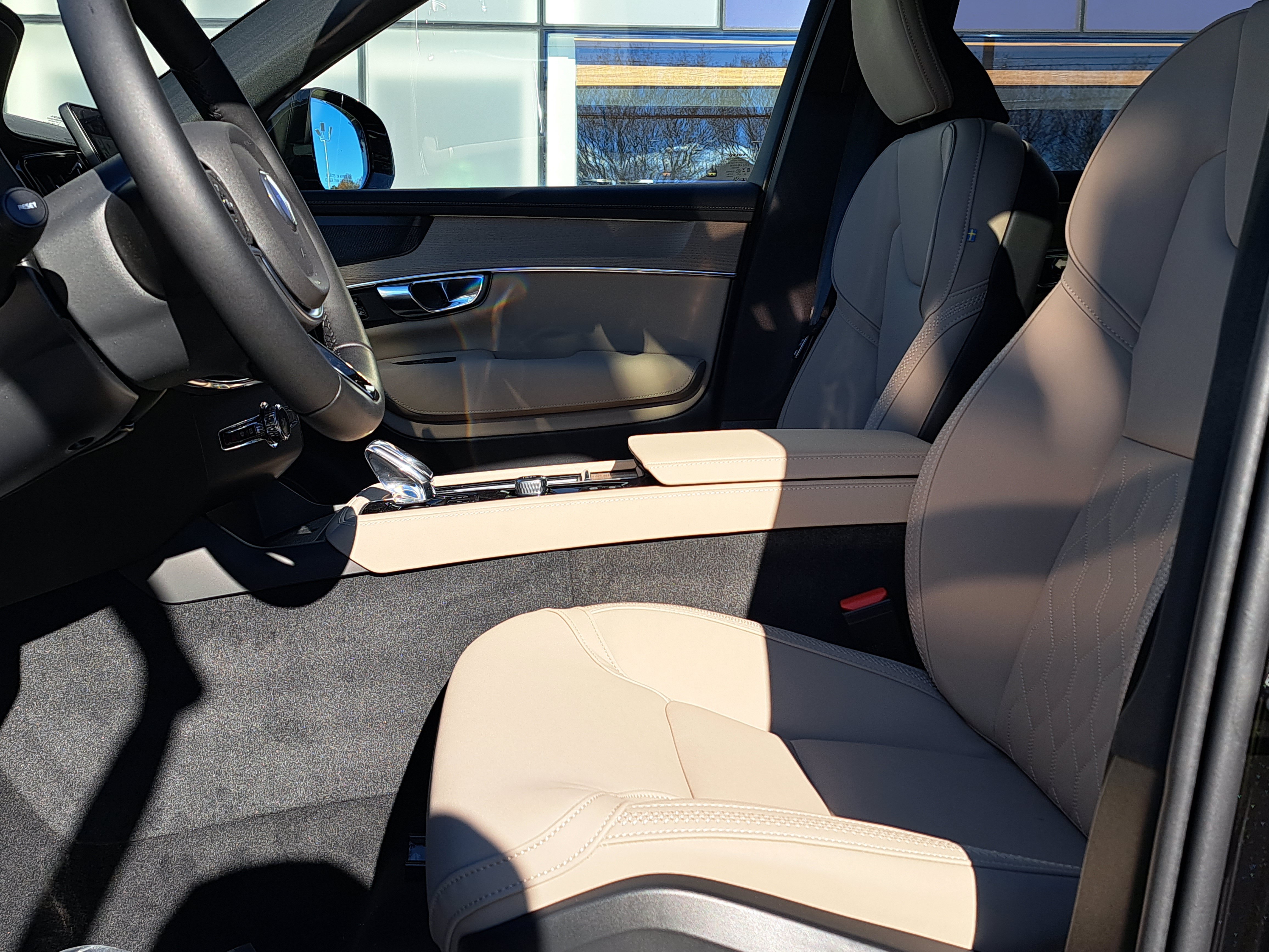 New 2026 Volvo XC90 T8 Plus AWD/4WD image 6
