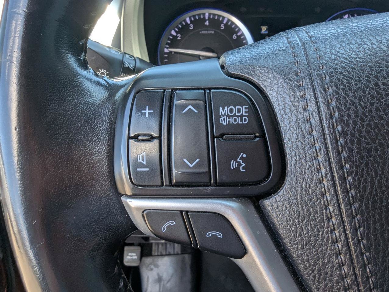 Used 2017 Toyota Highlander Limited AWD/4WD image 15