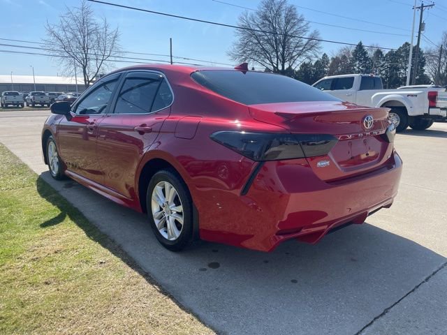 Used 2023 Toyota Camry SE image 2