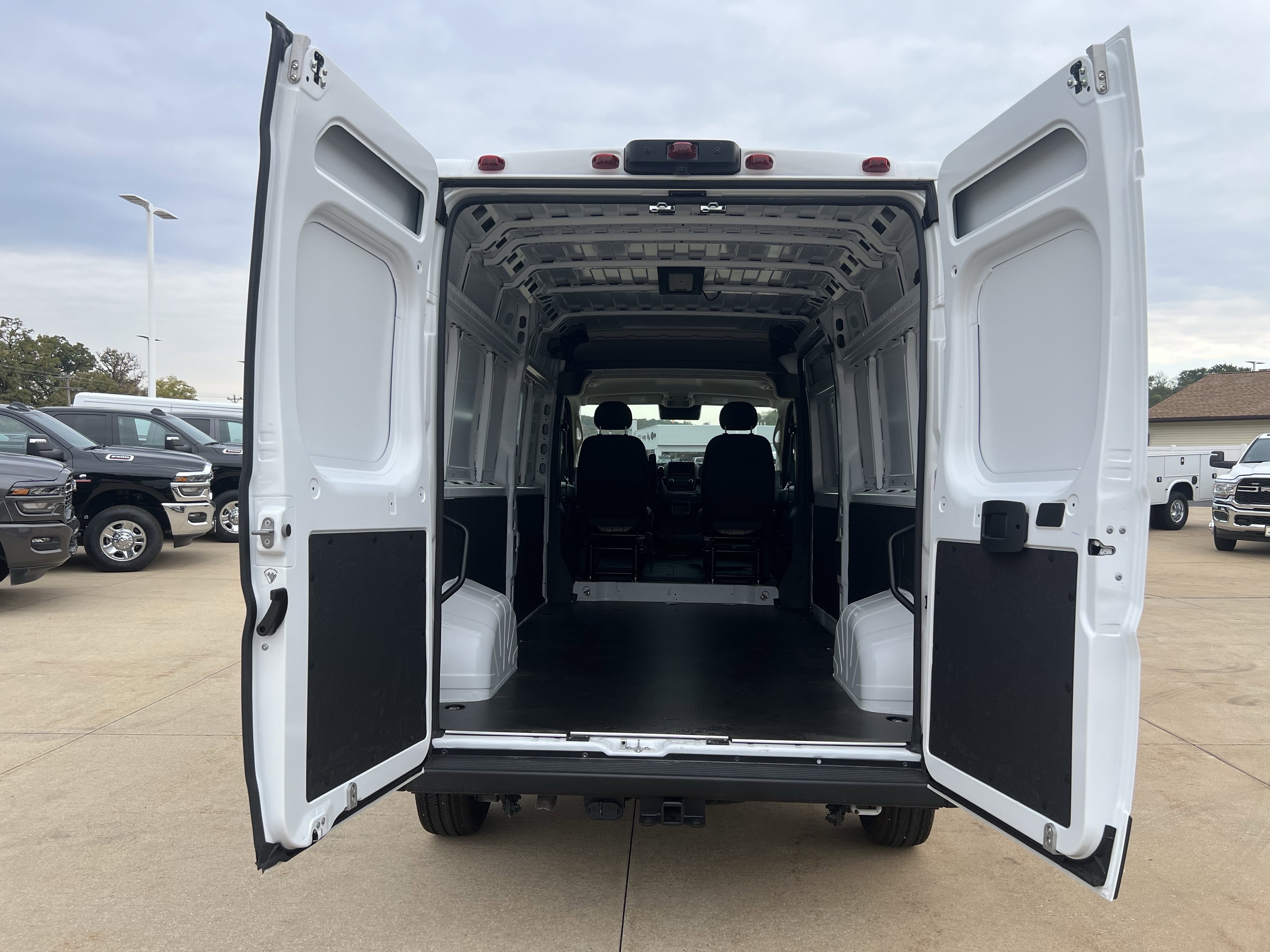New 2026 RAM ProMaster 2500 w/ Convenience Group image 4
