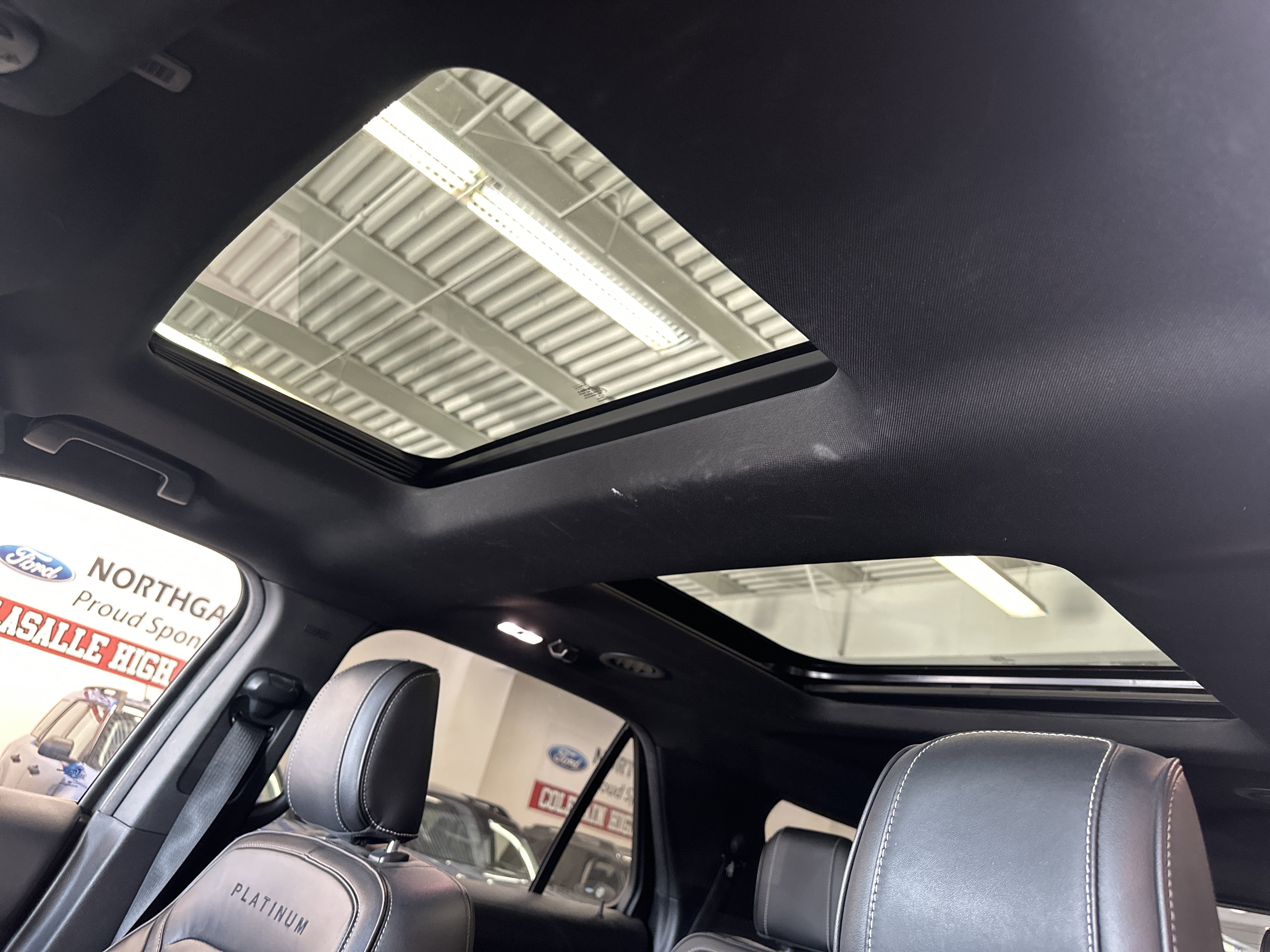 Used 2018 Ford Explorer Platinum AWD/4WD image 4