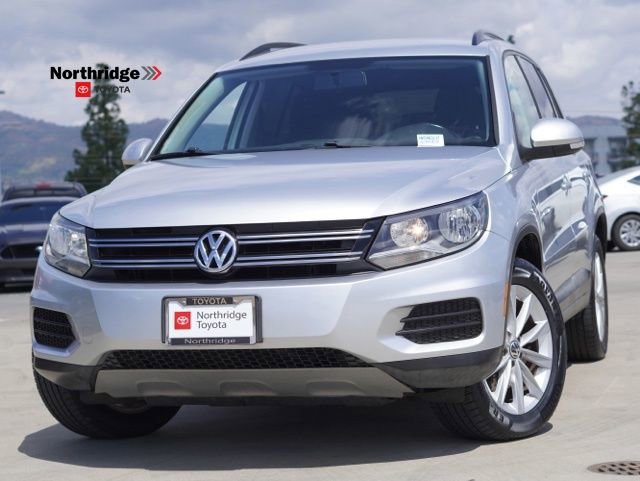 Used 2017 Volkswagen Tiguan Limited w/ Premium Package image 3