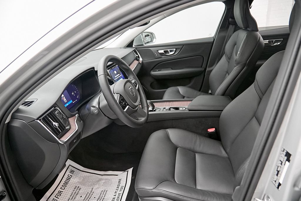 Certified 2025 Volvo V60 B5 Cross Country Plus AWD/4WD image 17
