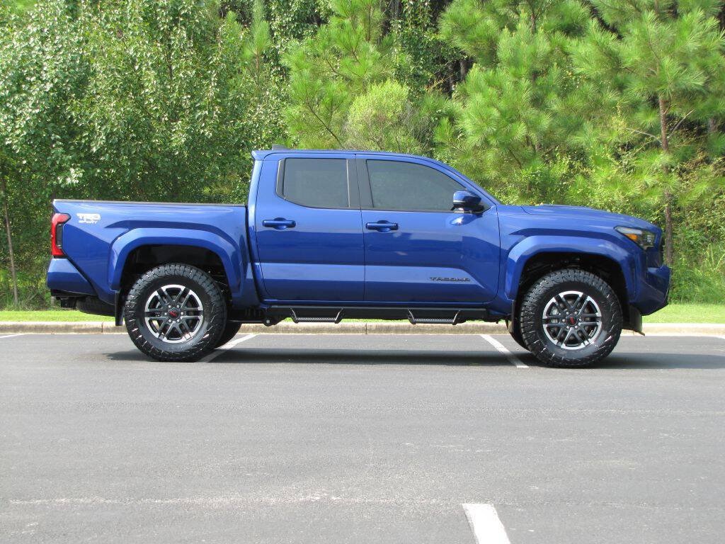 Used 2024 Toyota Tacoma TRD Sport w/ TRD Sport Upgrade Package AWD/4WD image 3