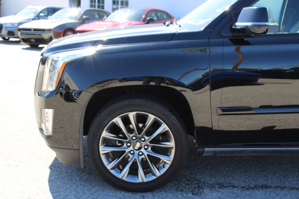 Used 2020 Cadillac Escalade Platinum w/ Escalade Sport Edition AWD/4WD image 7