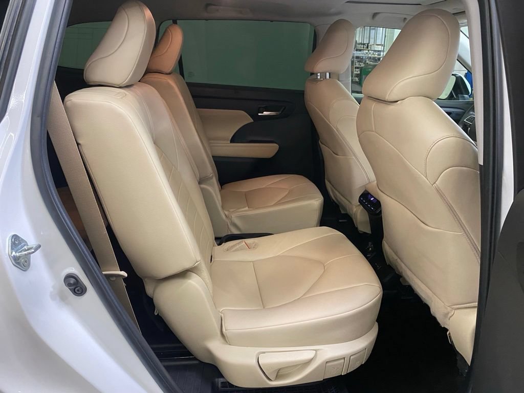 Used 2024 Toyota Highlander XLE FWD image 15