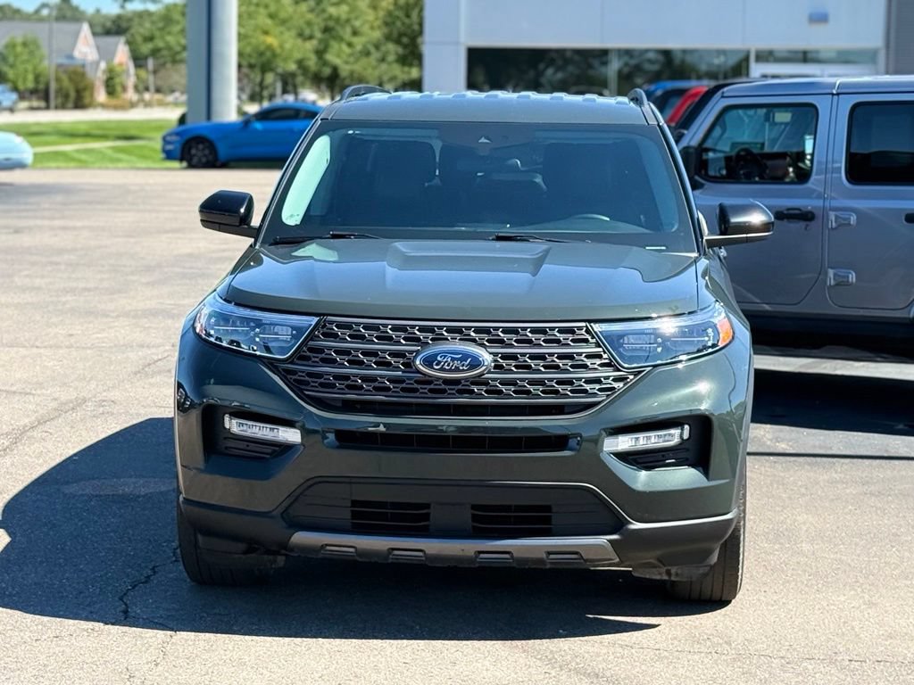 Used 2024 Ford Explorer XLT w/ Equipment Group 202A AWD/4WD image 32