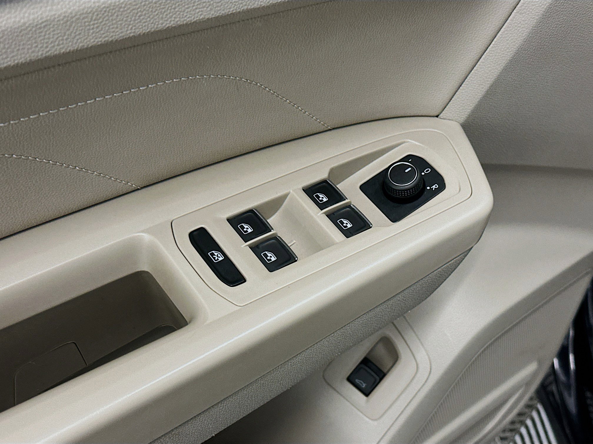 Used 2023 Volkswagen Atlas SEL R-Line image 15