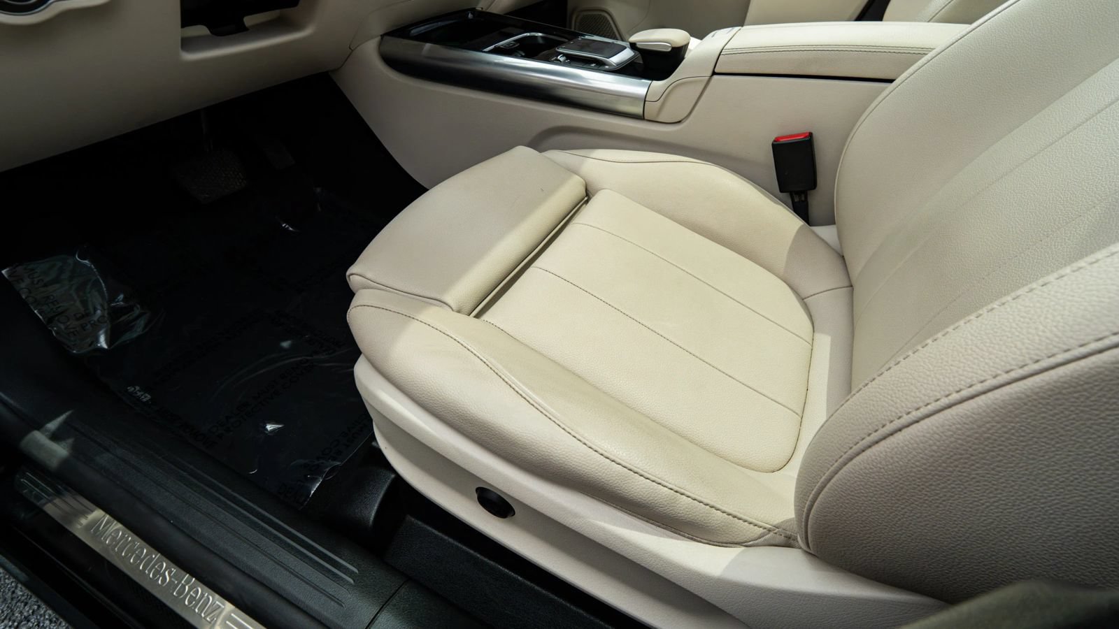 Used 2022 Mercedes-Benz GLA 250 4MATIC w/ Premium Package Lite image 34